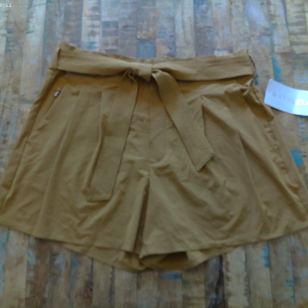 Athleta Skyline Shorts Women’s Tan Size 14
